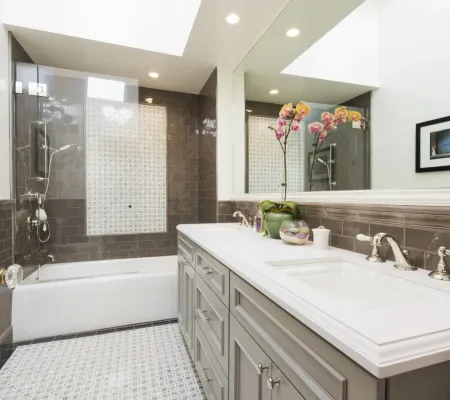 GILM01_GilmansBroderickSt-MainBath_1-1500x1001